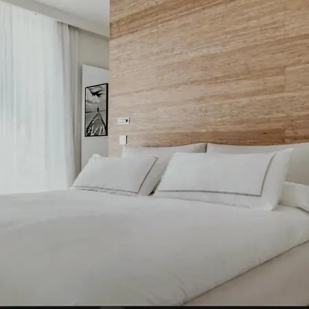 Cozy With Pool Como