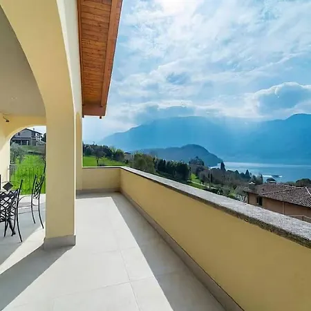 Cozy With Pool * Como